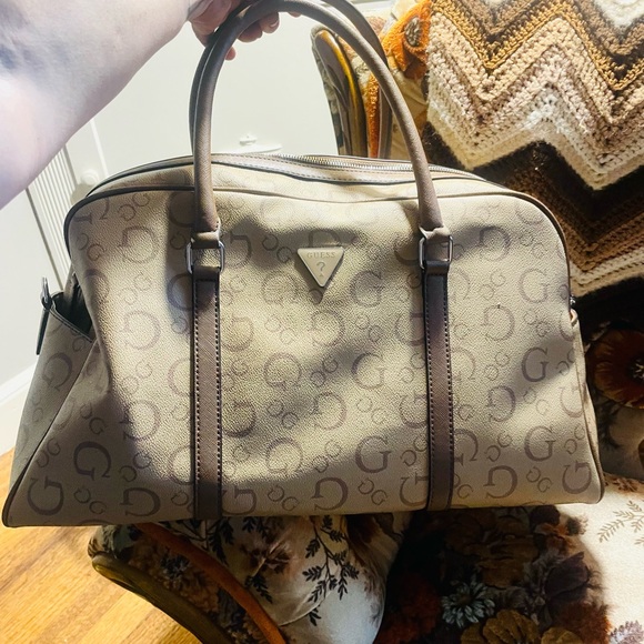 NWOT Guess Signature X-Large Overnight Bag - Picture 7 of 9